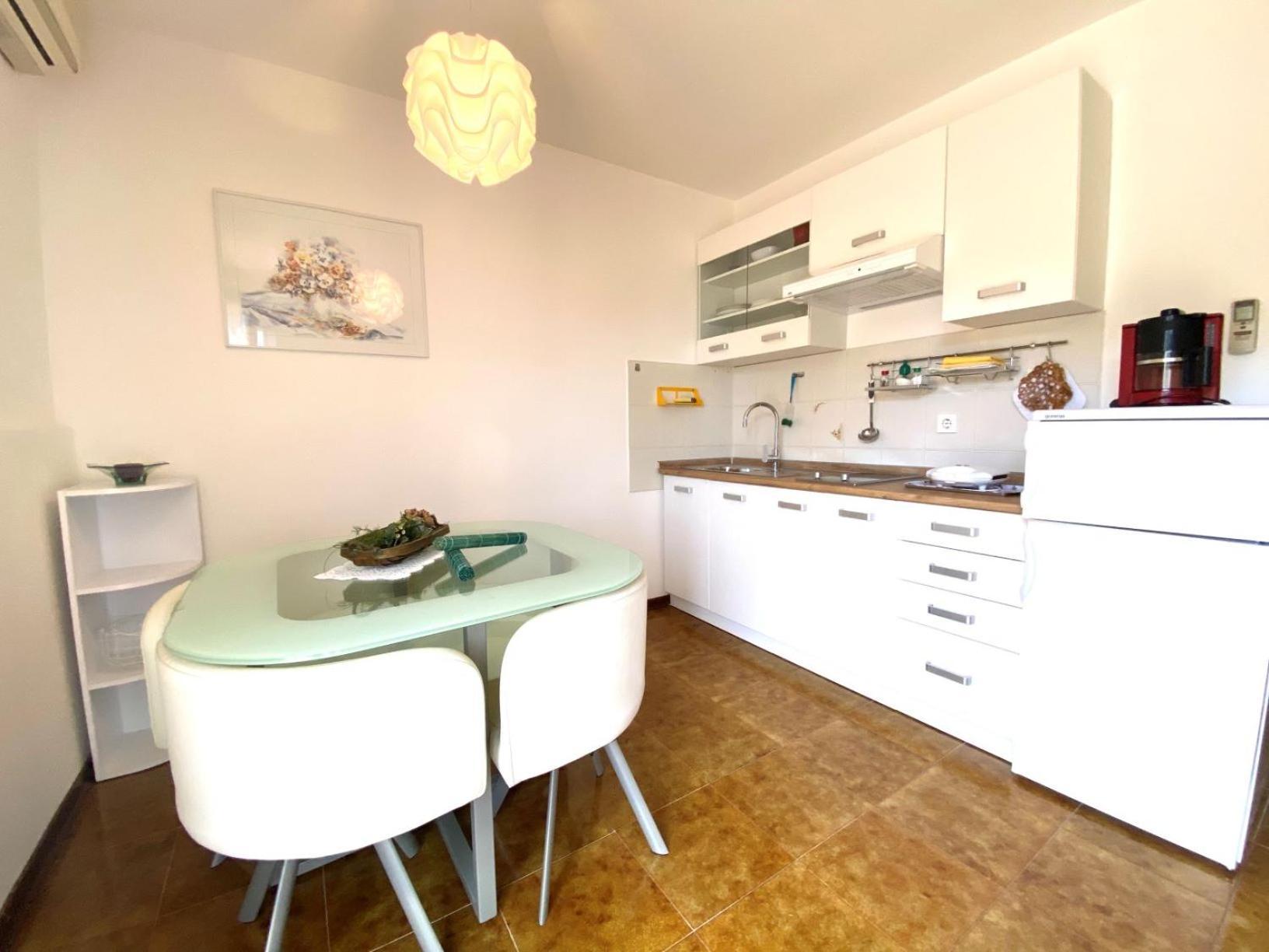 Apartmani Mavrinac เนเรซีน ภายนอก รูปภาพ
