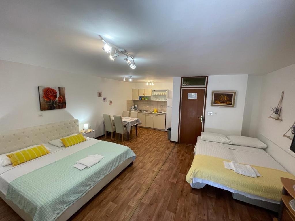 Apartmani Mavrinac เนเรซีน ห้อง รูปภาพ
